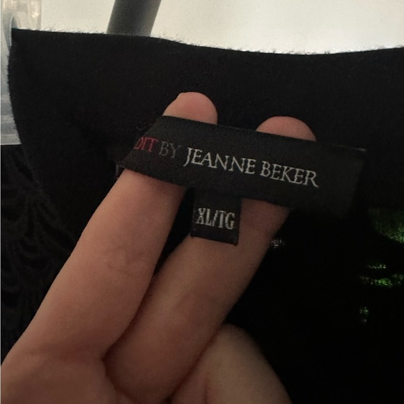 Chic Black Lace Pencil Skirt - Picture 6 of 6